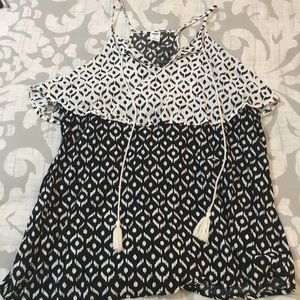 ❤️ Old navy racer back black and white tank ❤️